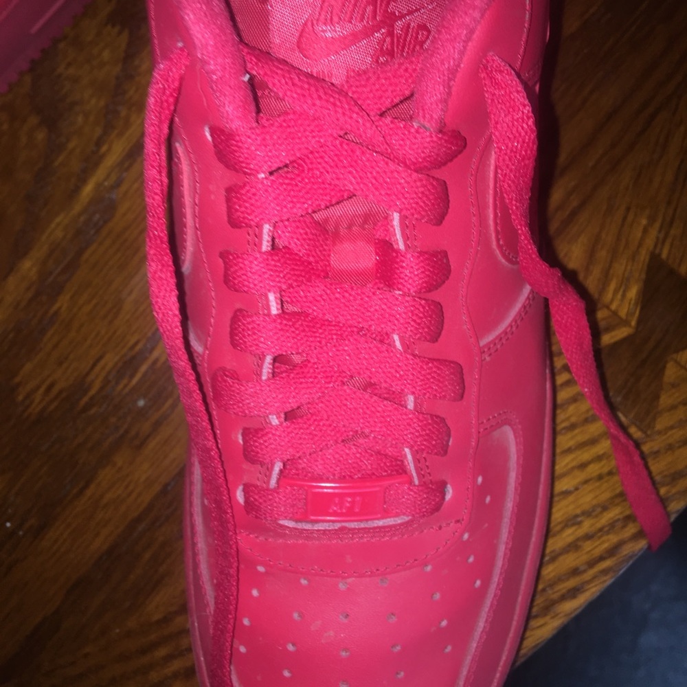 Men’s Red Lowtop Nike’s Triple Red AirForces - Picture 8 of 9